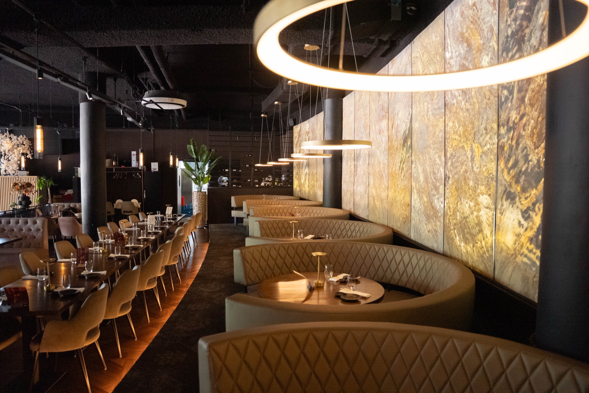 Het interieur van Restaurant Azura